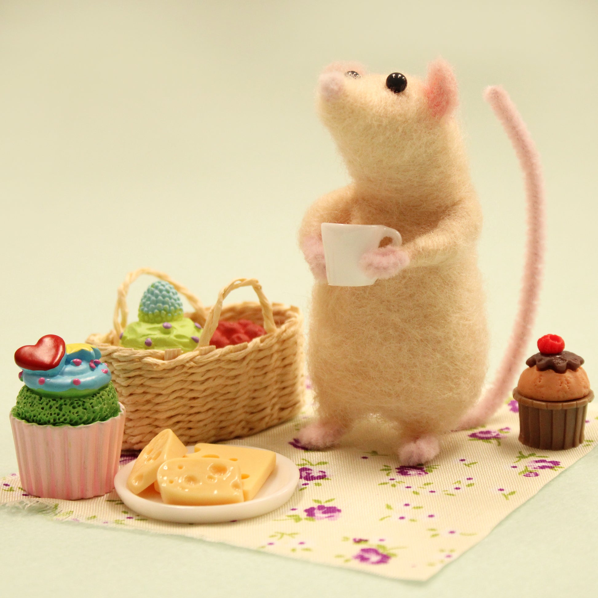 Cream Mouse Small Needle Felt Kit - ready for character accessories - The Makerss